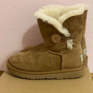 Bailey Button II Uggs